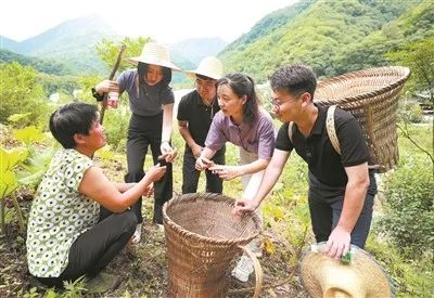 《中国教育报》整版报道!为你们骄傲!