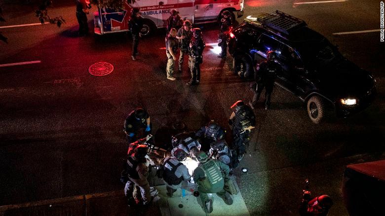 美波特兰街头爆发混战