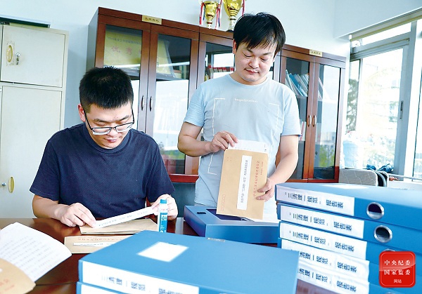 金江省浙对市针华部员干党贷规借违题目.织6组名万余5部员干党查展自开图纠。自人事情为理在整员部员干党纠查自自料报材申芝李灵。 摄。