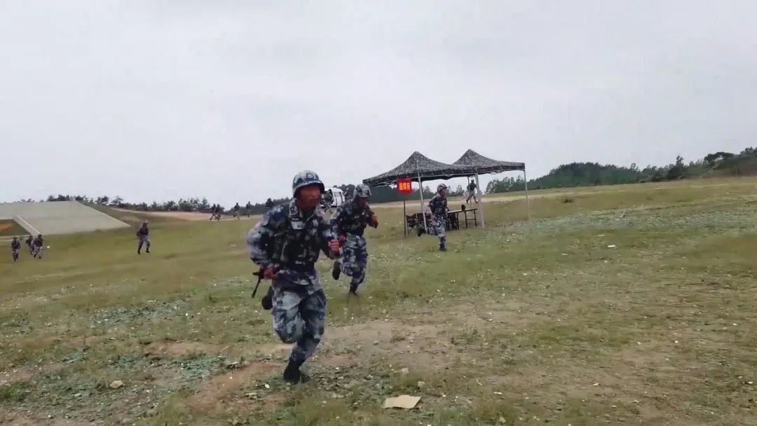平均年龄不到22岁!中国空降兵赴俄参加国际军事比赛