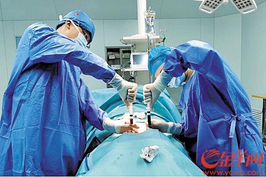 手术|12岁少女捐髓救父一日狂吃六餐 14天增重逾10斤