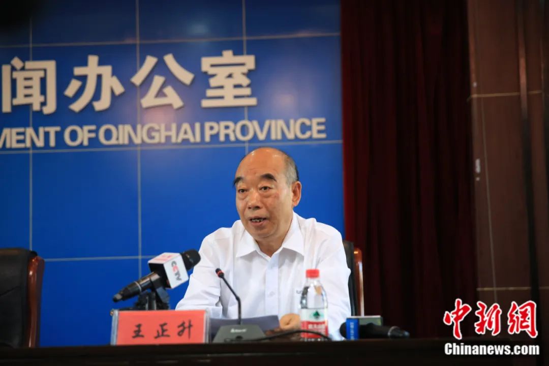 图为青海省政府副省长,省公安厅厅长王正升通报公安机关调查进展情况.