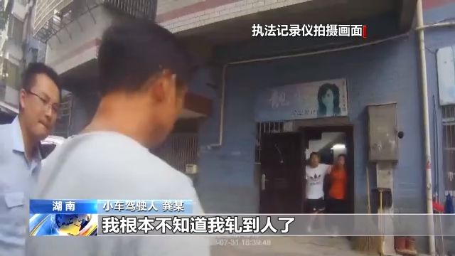 监控记录:女童在空地玩耍闯入驾驶员盲区
