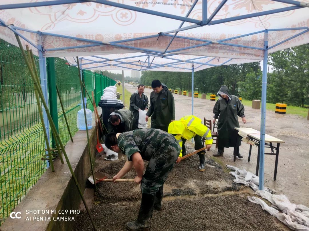 华中农大圆满完成武金堤防汛抗洪任务