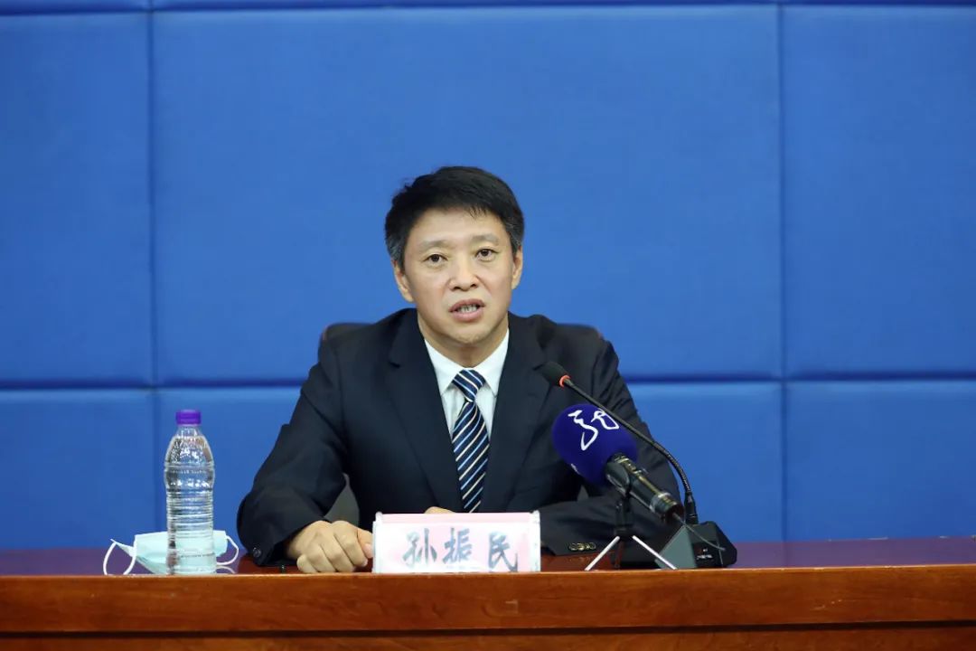 介绍有关情况,大气环境处处长赵学温,土壤生态环境处副处长孙振民,水