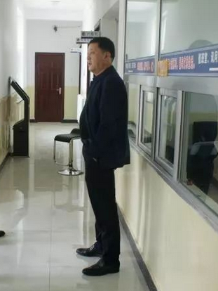 2019年6月,刚任民和县委常委、政法委书记时,马生全到下辖镇检查工作照片