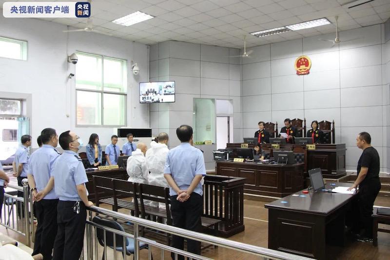 结伙唾骂、殴打医护职员 陕西“伤医”父子终被判刑!(图2) 结伙唾骂、殴打医护职员 陕西“伤医”父子终被判刑!(图2)