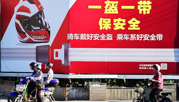 马亮：共享电动车自带头盔，徐州的政策“好心会办坏事”吗？