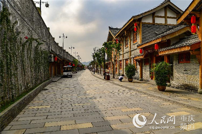革新后的巴南区木洞镇河街。重庆市卫健委供图