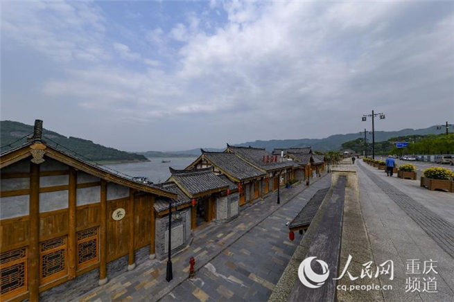 革新后的巴南区木洞镇河街。 重庆市卫健委供图
