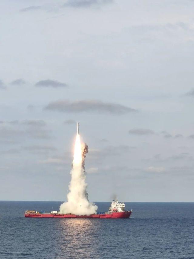 “一箭九星”！长征十一号运载火箭成功完成海上发射