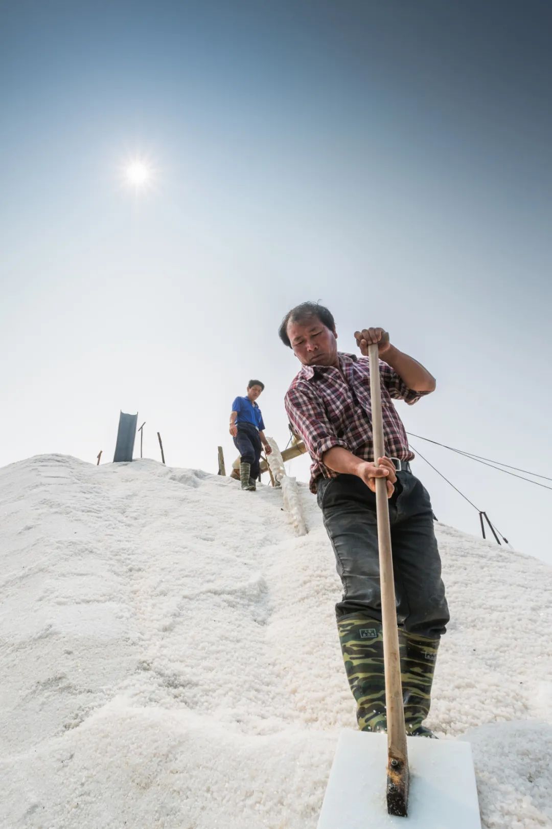 ▲ 江苏盐城盐场，全国最重要的盐产地之一。摄影/清溪