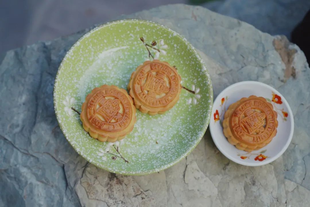 珠儿妹妹,铎兄给你带的月饼,叫“想见你”