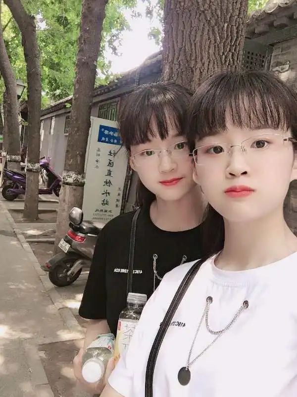 慕了,复制粘贴!相差8分的双胞胎姐妹一起选择江南!