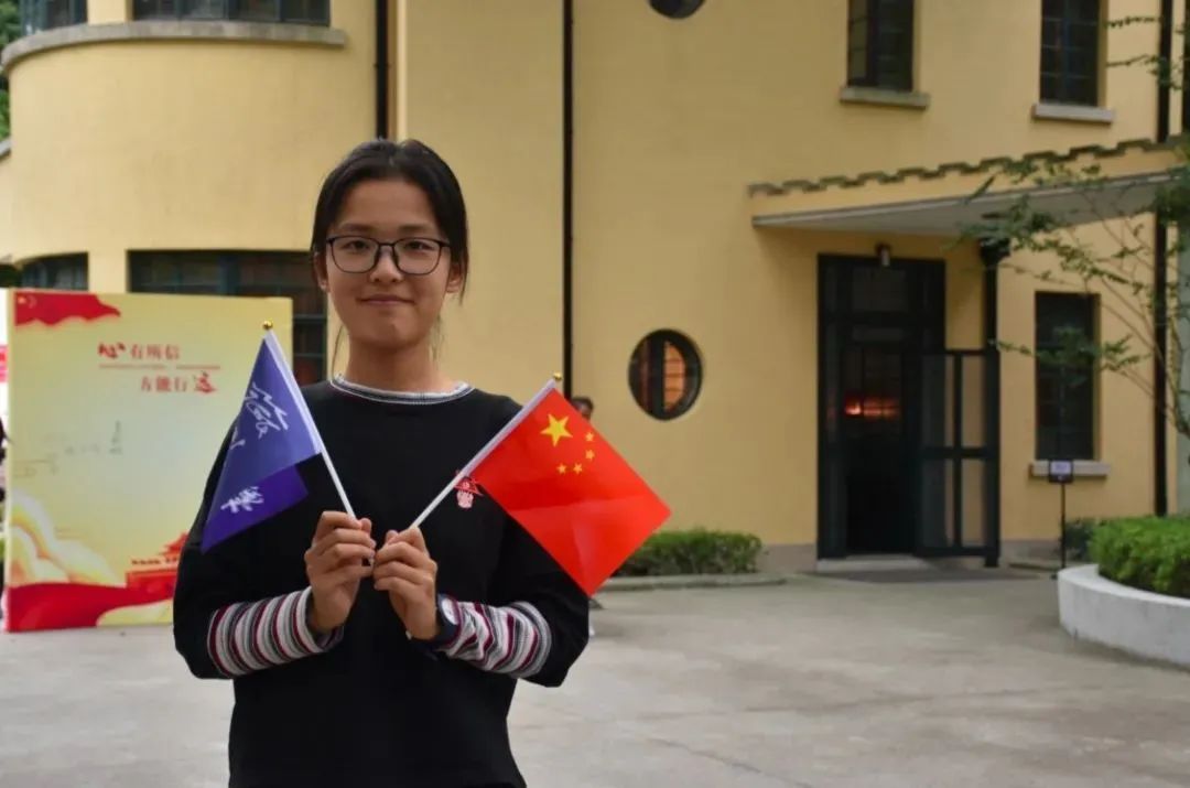 看升旗,吃国庆面,免费月饼、水果、酸奶……一大波复旦双节活动和福利你get了吗?