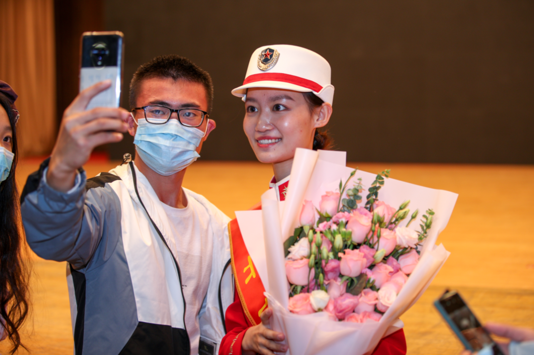 电影《攀登者》原型来了!北科大学生却哭了!