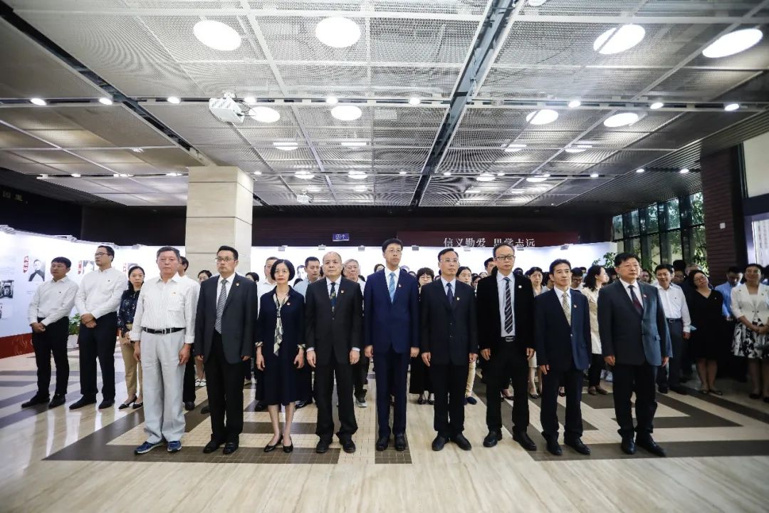 敬献花篮、主题展览、情景党课,今天上理师生这样致敬烈士