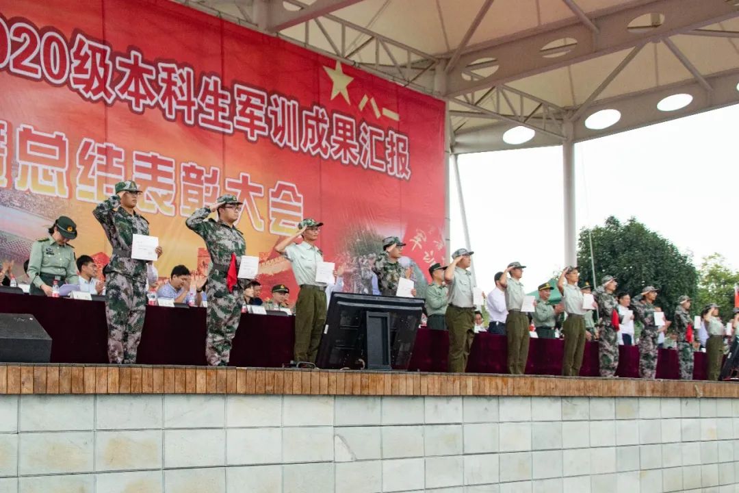 报告!重庆大学2020级新生集结完毕,请检阅!