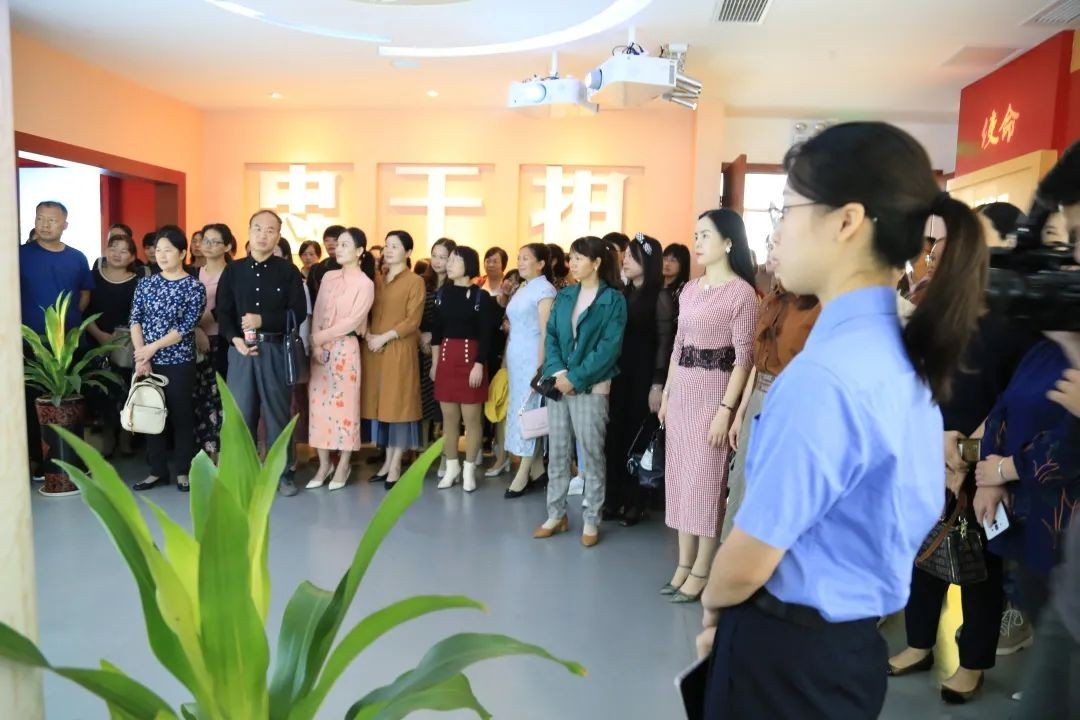 【纪检人镜头】“双节”同庆,纪委请你品“月饼”