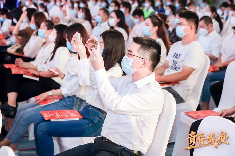 还记得自制“迪奥”包包的援鄂护士吗?今天,听听这些上海战疫青年们的故事