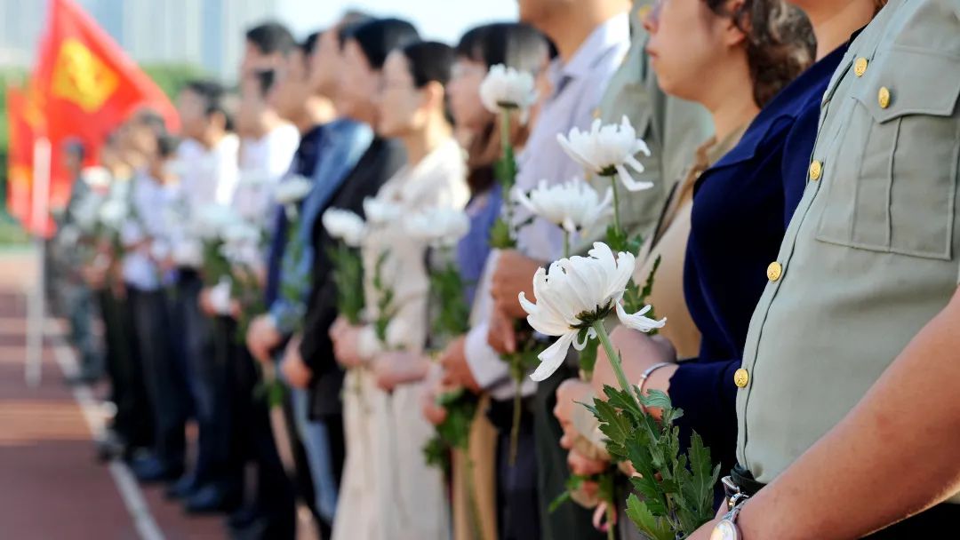 鲜花献英雄 | 东南大学举行2020年“烈士纪念日”主题教育活动