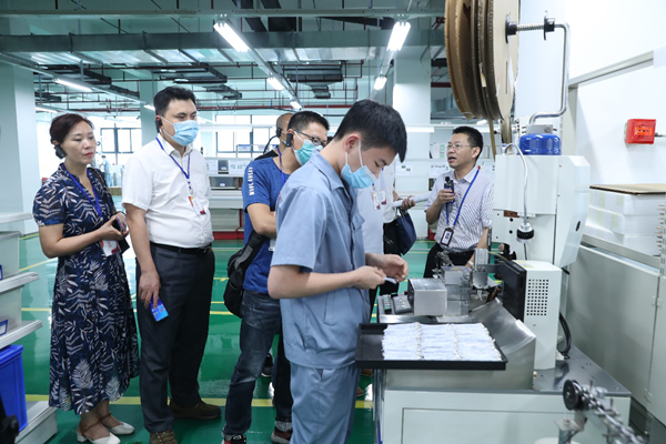 川仪董事长_黑执事葬仪屋(2)