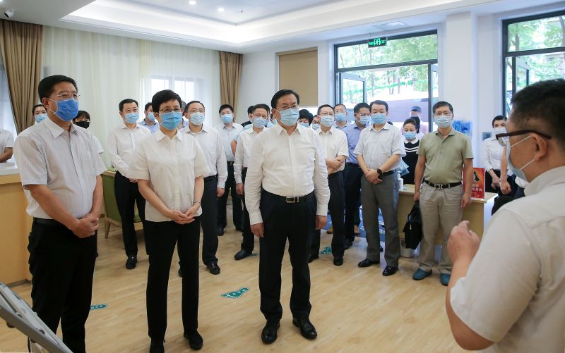 民政部副部长高晓兵和湖北省委常委武汉市委书记王忠林调研集团在汉
