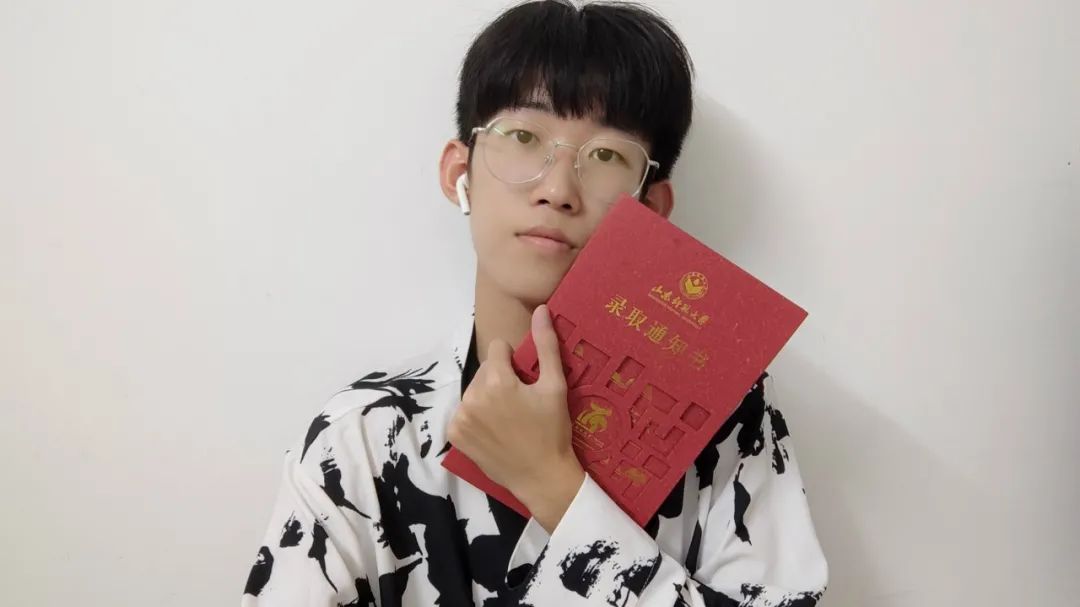 新生首秀 | 快来晒晒专属于你的“师大通行证”!