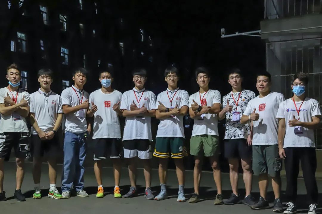 你“搬”我“帮”!华师体院“蓝鲸突击队”真帅!