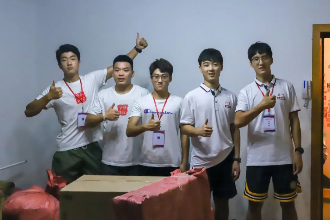 你“搬”我“帮”!华师体院“蓝鲸突击队”真帅!