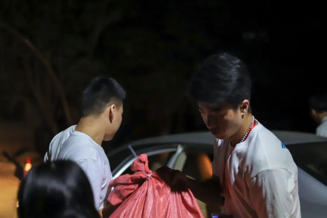 你“搬”我“帮”!华师体院“蓝鲸突击队”真帅!