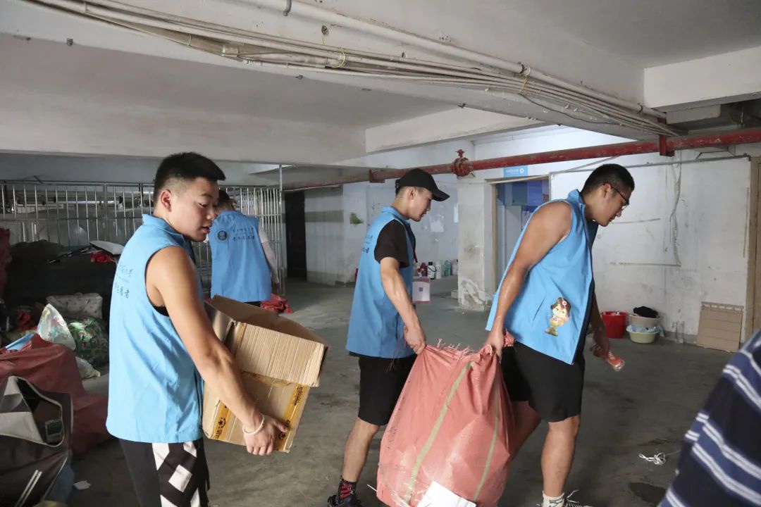 你“搬”我“帮”!华师体院“蓝鲸突击队”真帅!