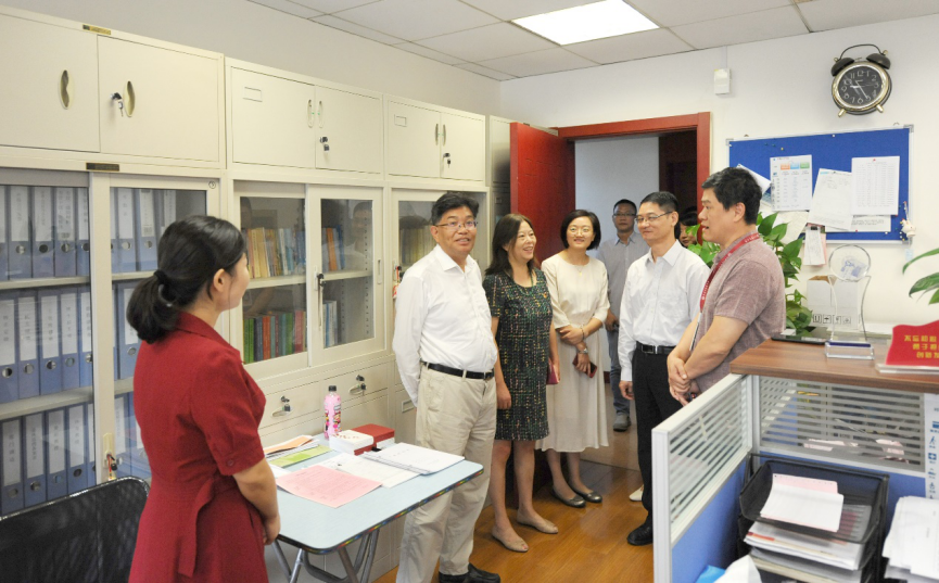 新闻 | 校领导走访校园巡视新学期开学工作