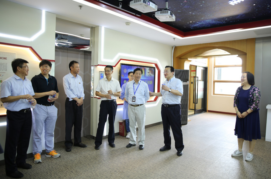 新闻 | 校领导走访校园巡视新学期开学工作