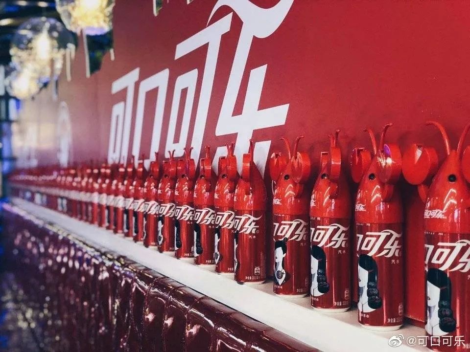 可口可乐 招聘_变废为宝 ,这个英国人,用别人丢弃的垃圾,为自己设计了令人羡慕的家(3)
