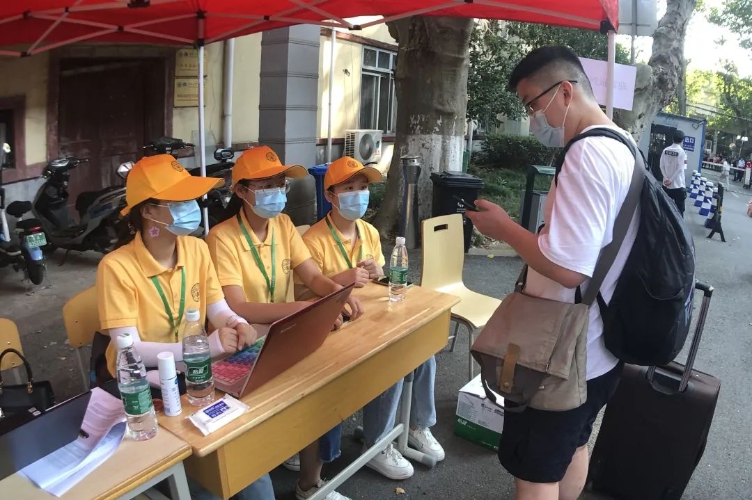今天,东南大学7000余名研究生新生报到!