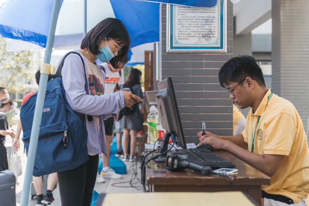 今天,东南大学7000余名研究生新生报到!