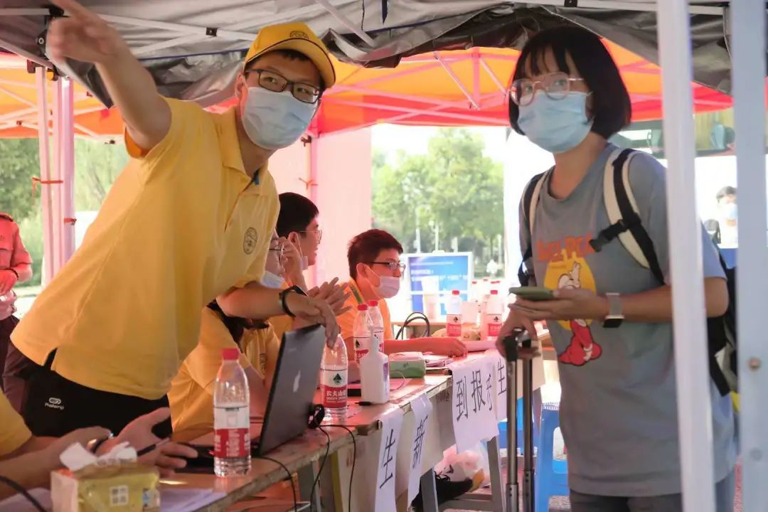今天,东南大学7000余名研究生新生报到!