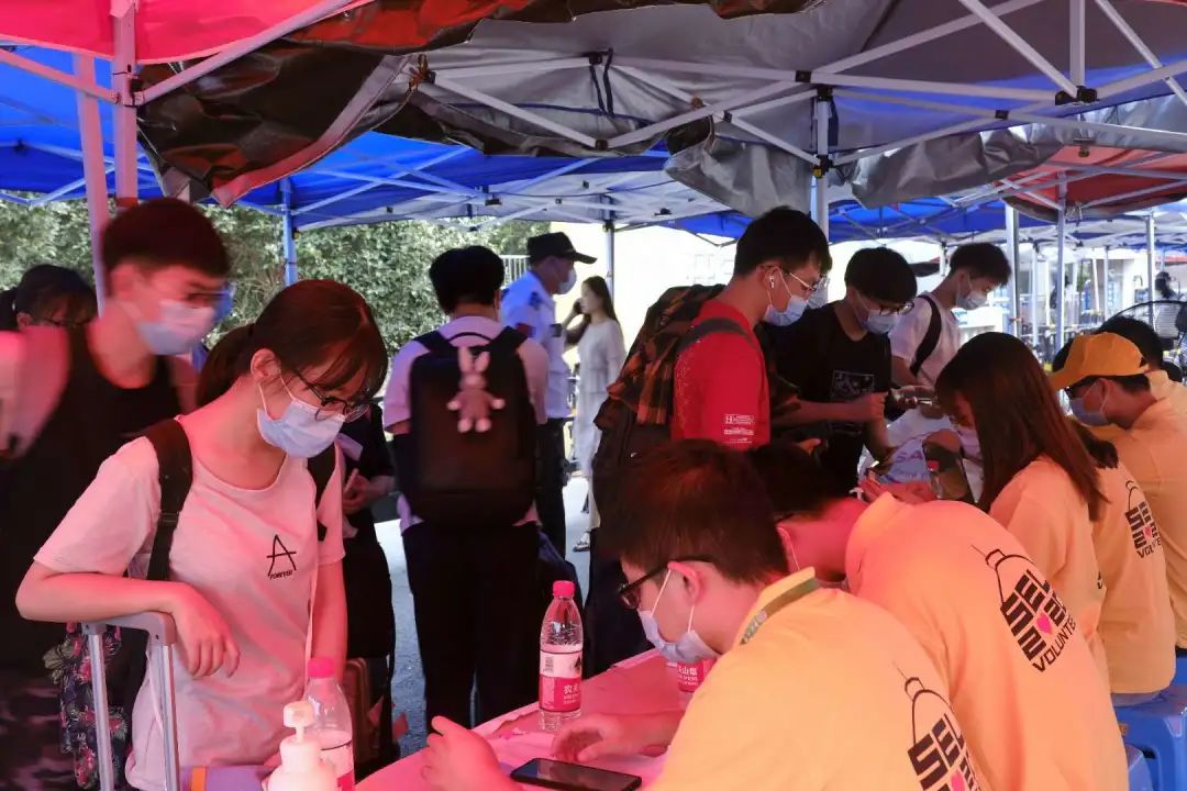 今天,东南大学7000余名研究生新生报到!