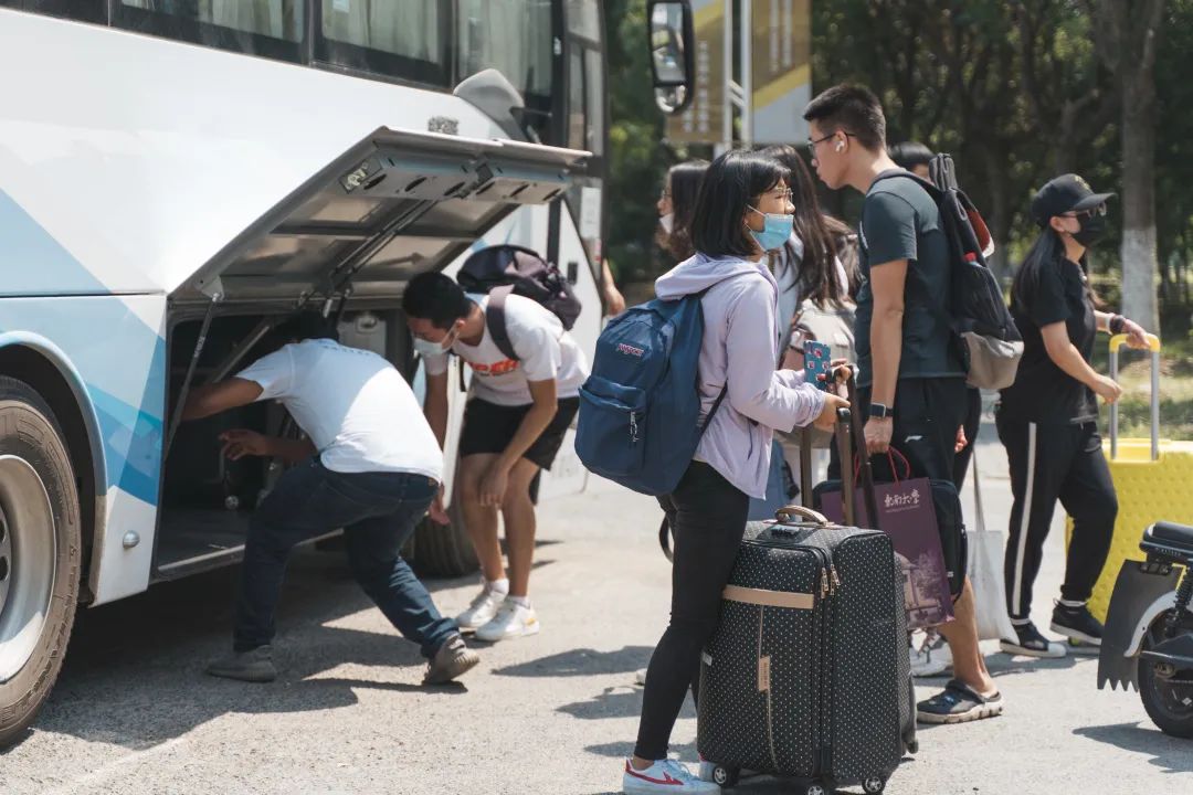 今天,东南大学7000余名研究生新生报到!