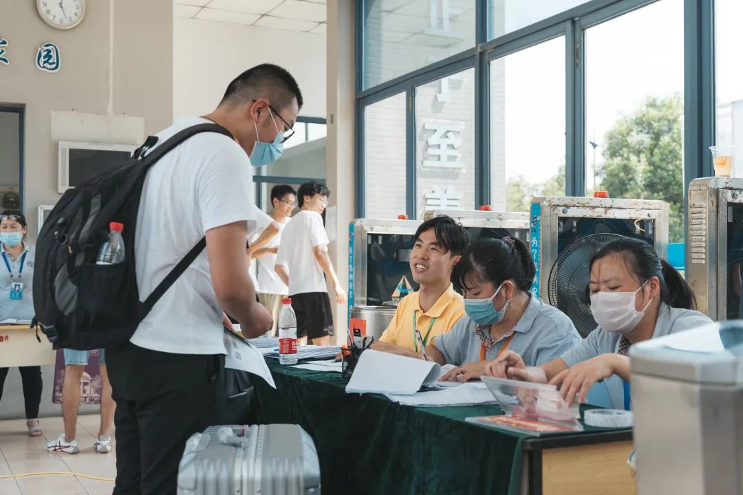 今天,东南大学7000余名研究生新生报到!