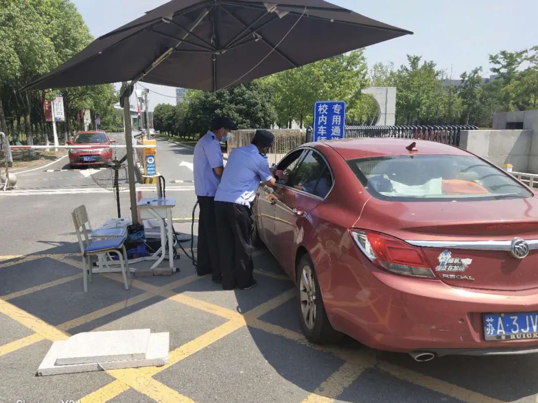 “炎”值爆表,“暑”你最美——致敬风雨和烈日下坚守的药大劳动者
