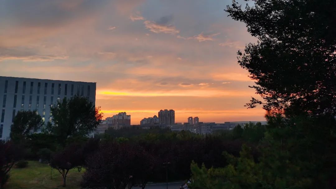 绝美天空刷屏!一起看山师的晚霞灿然