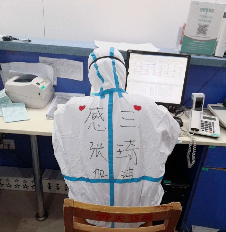 作琦工张掠影。
