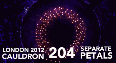 2012年伦敦奥运会，主火炬塔由204个铜花瓣组成，7位年轻运动员共同点燃花瓣，最终这些铜花瓣向中心聚合，组成了主火炬。