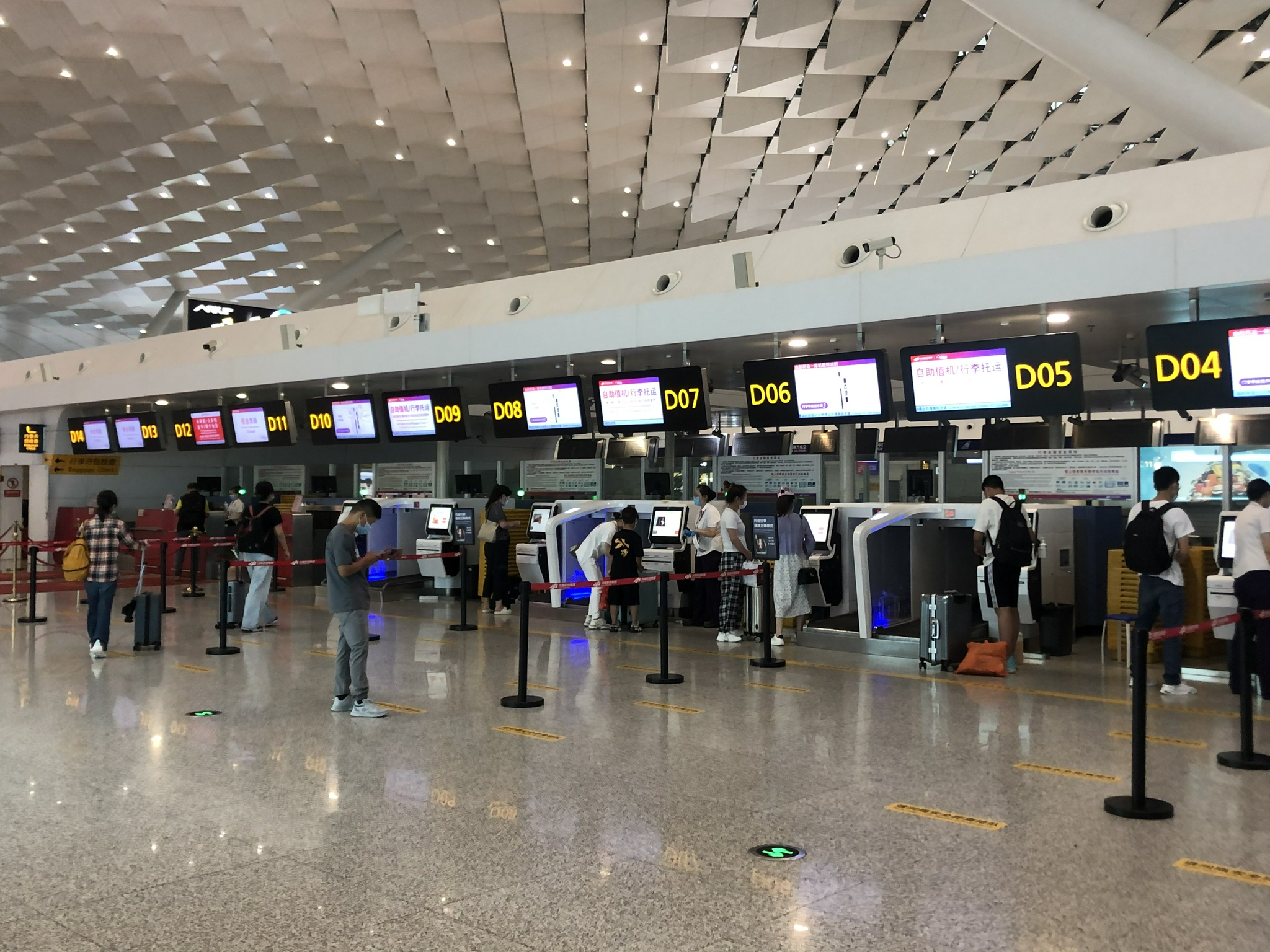 郑州机场启动大面积航班延误红色预警