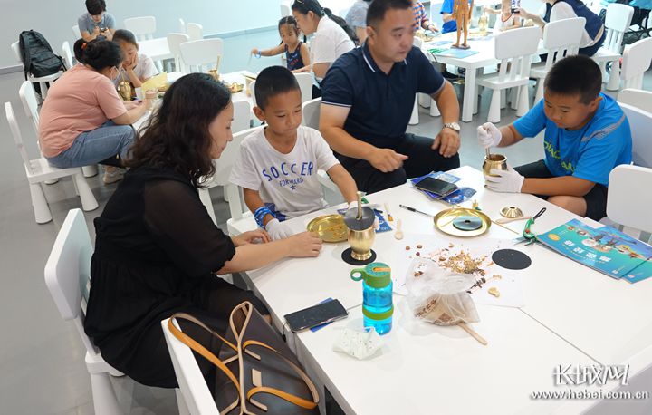 讲解员招聘_招聘丨青海省博物馆讲解员招聘开始啦(2)