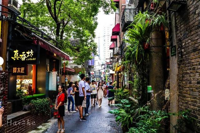 游人如织的田子坊是上海著名旅游景点,现代化数字治理使其更加安全有