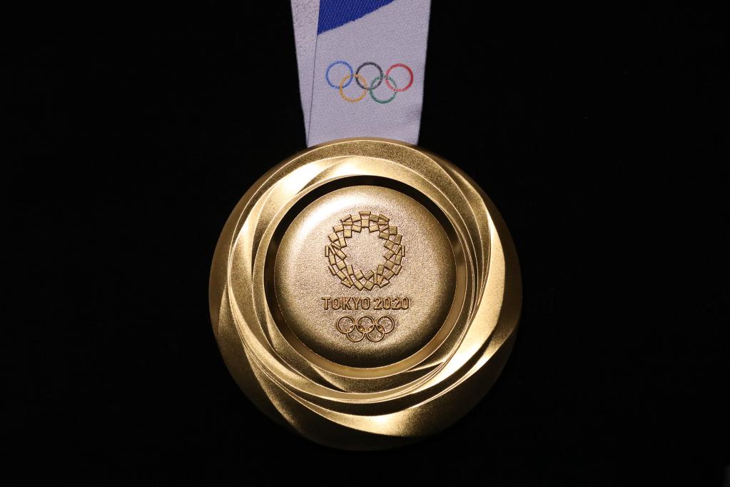 东京奥运会和残奥会的金,银,铜牌分别重约为556克,550克和450克,金牌