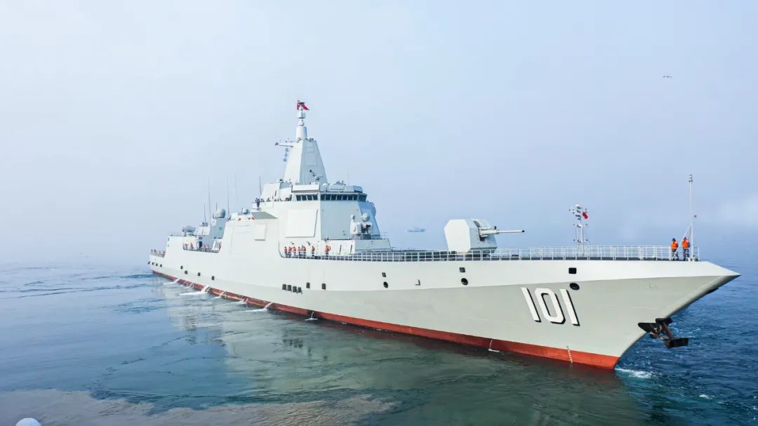 055型驱逐舰首舰南昌舰2020年1月12日成为军旗升起的地方英雄的南昌